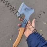 تبر یک تیکه آهن بر