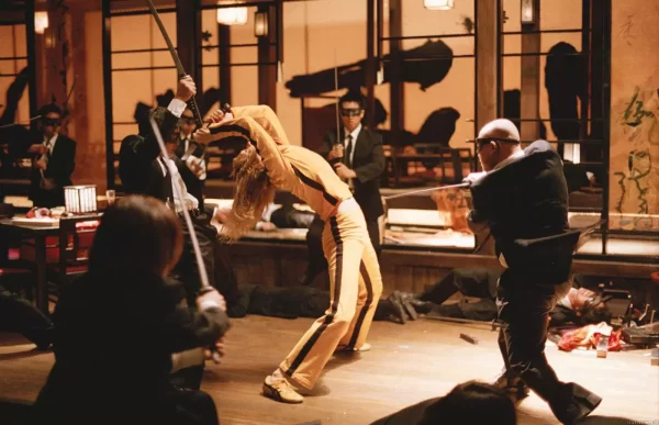 kill-bill-1-uma-thurman-fighting-in-club-yellow-cloth-katana