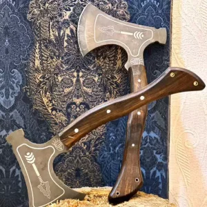 تبر چکشی جنگلی